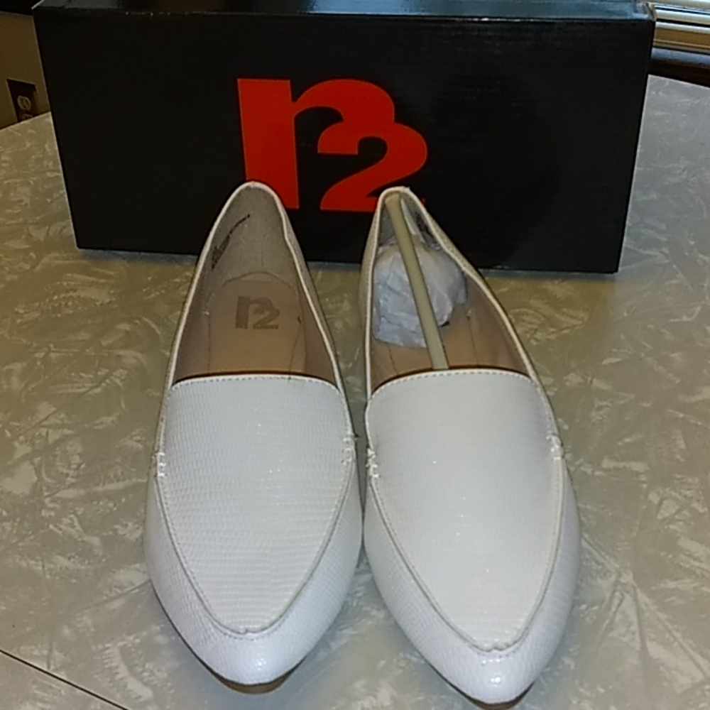 r2 loafers.